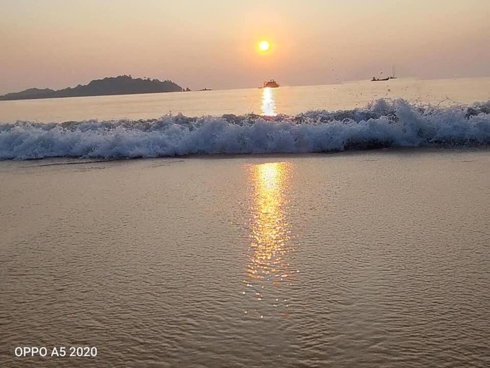 Starlight Beach Resort Koh Phayam Dış mekan fotoğraf