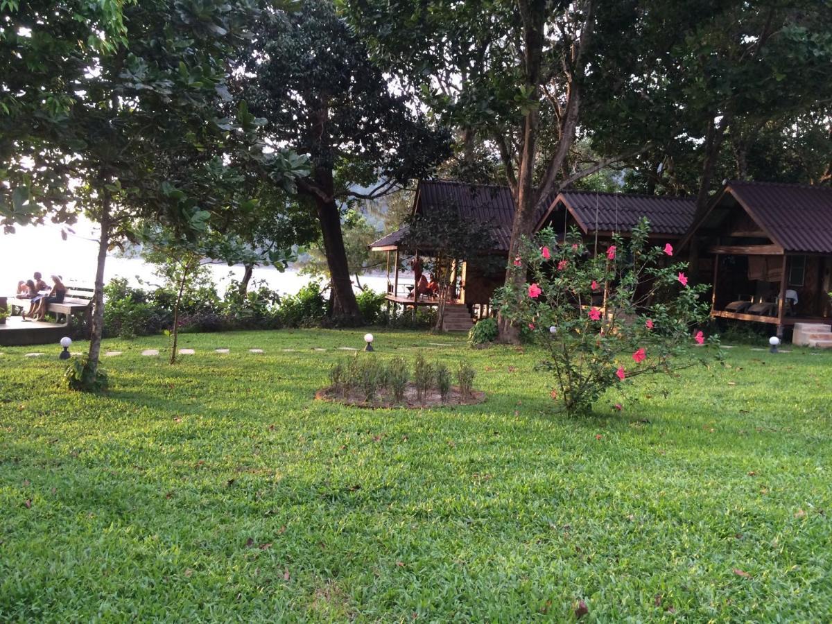 Starlight Beach Resort Koh Phayam Dış mekan fotoğraf